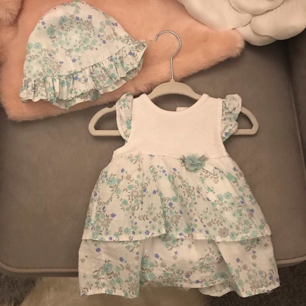♥️CUTE As A Button! Baby Bundle 2 Dresses 0-3 Mo - Picture 2 of 5